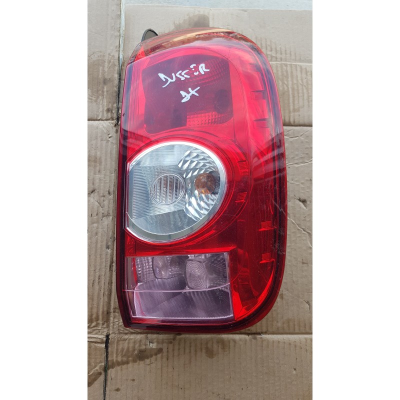 DACIA DUSTER STOP LUCE FANALE FANALI LUCI FARO FARI POSTERIORE DX